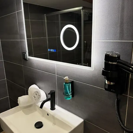 Goldener Stern فندق 2*