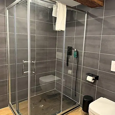Hotell Goldener Stern 2*